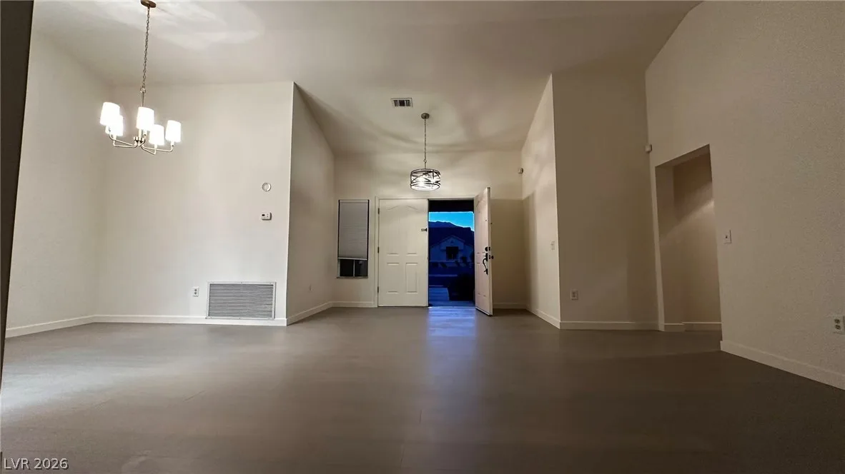 2716 Legend Drive — photo 2