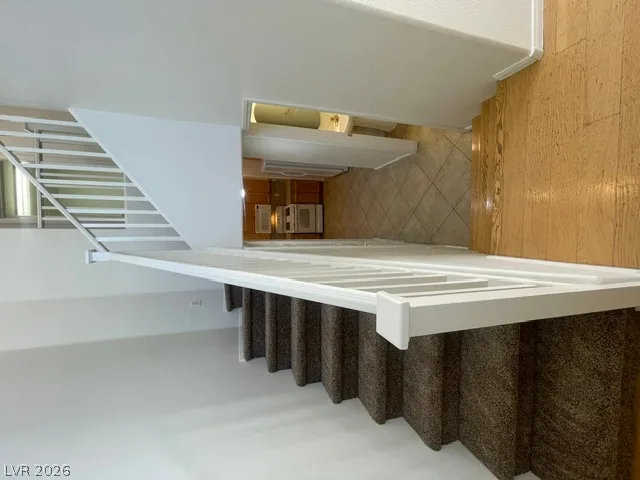 251 Queens Court — photo 4