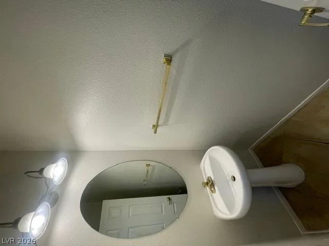 251 Queens Court — photo 5