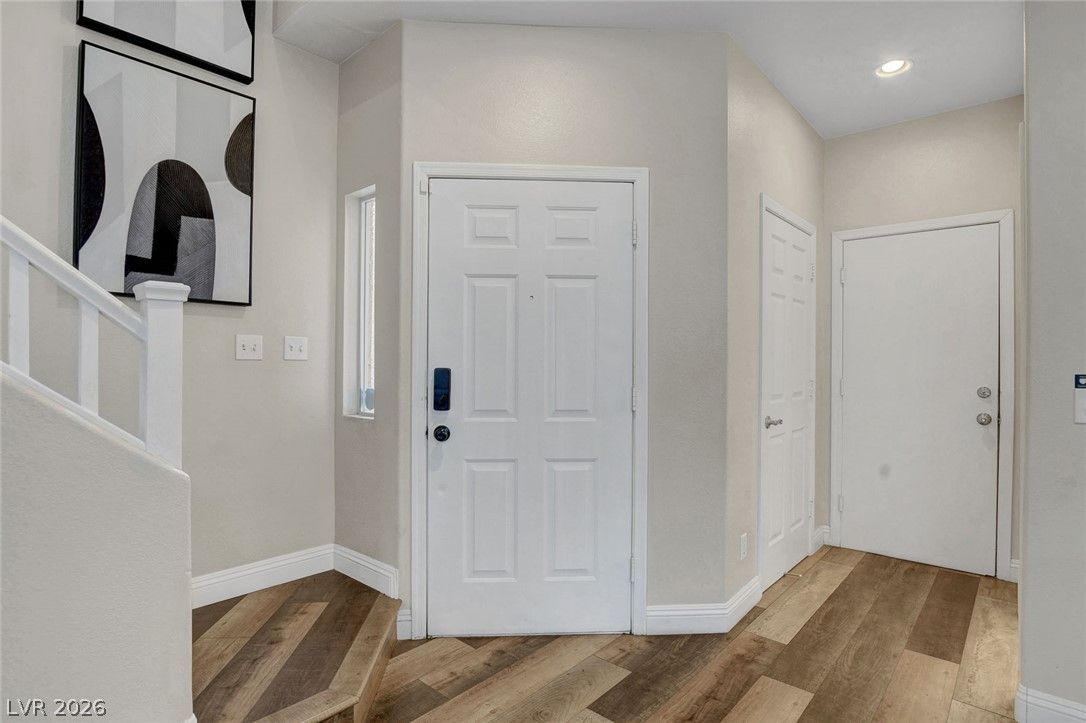2432 Fresnal Canyon Avenue — photo 5 of 37