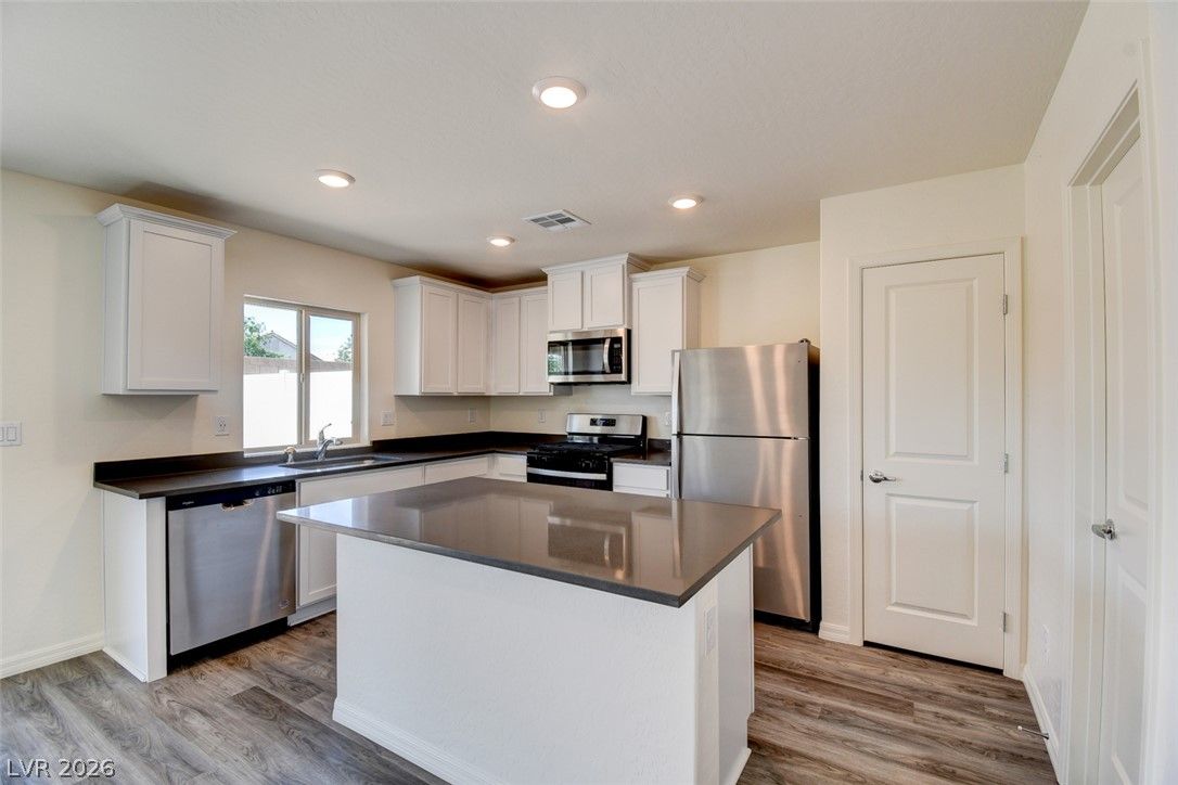 1705 Cowboy Path Avenue — photo 2