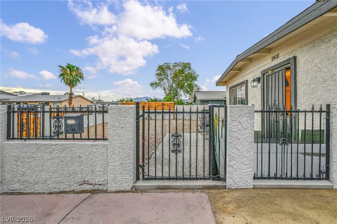 2412 Statz Street — photo 3