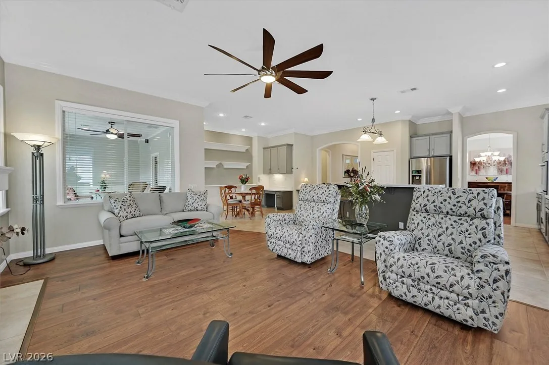 10813 Cedar Forest Avenue — photo 4