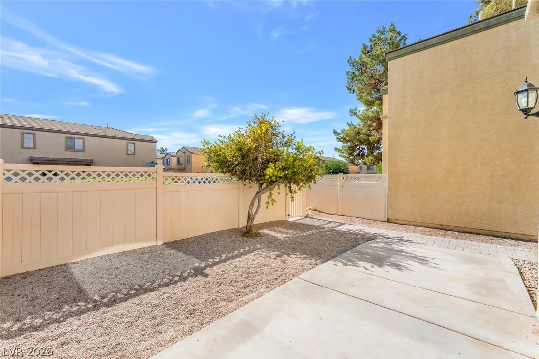 6434 Buttercup Creek Street — photo 3