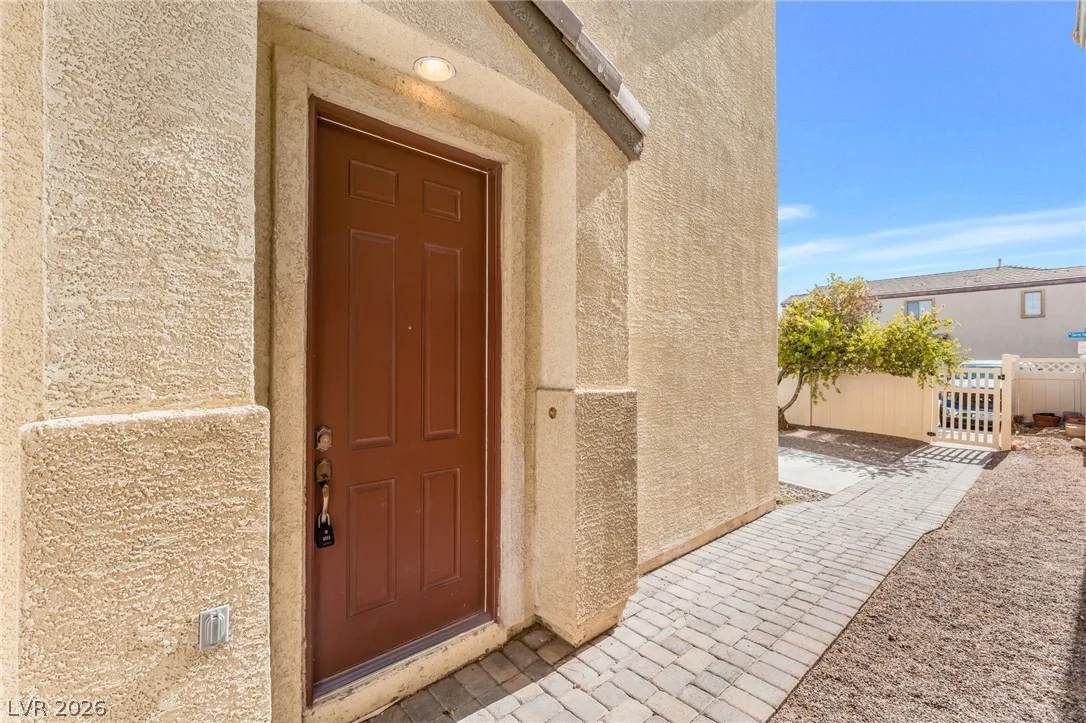 6434 Buttercup Creek Street — photo 4