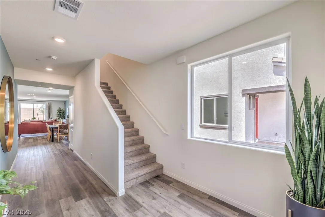 1028 Peacock Plume Avenue — photo 5