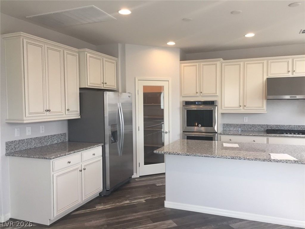 8109 Muir Brook Avenue — photo 2