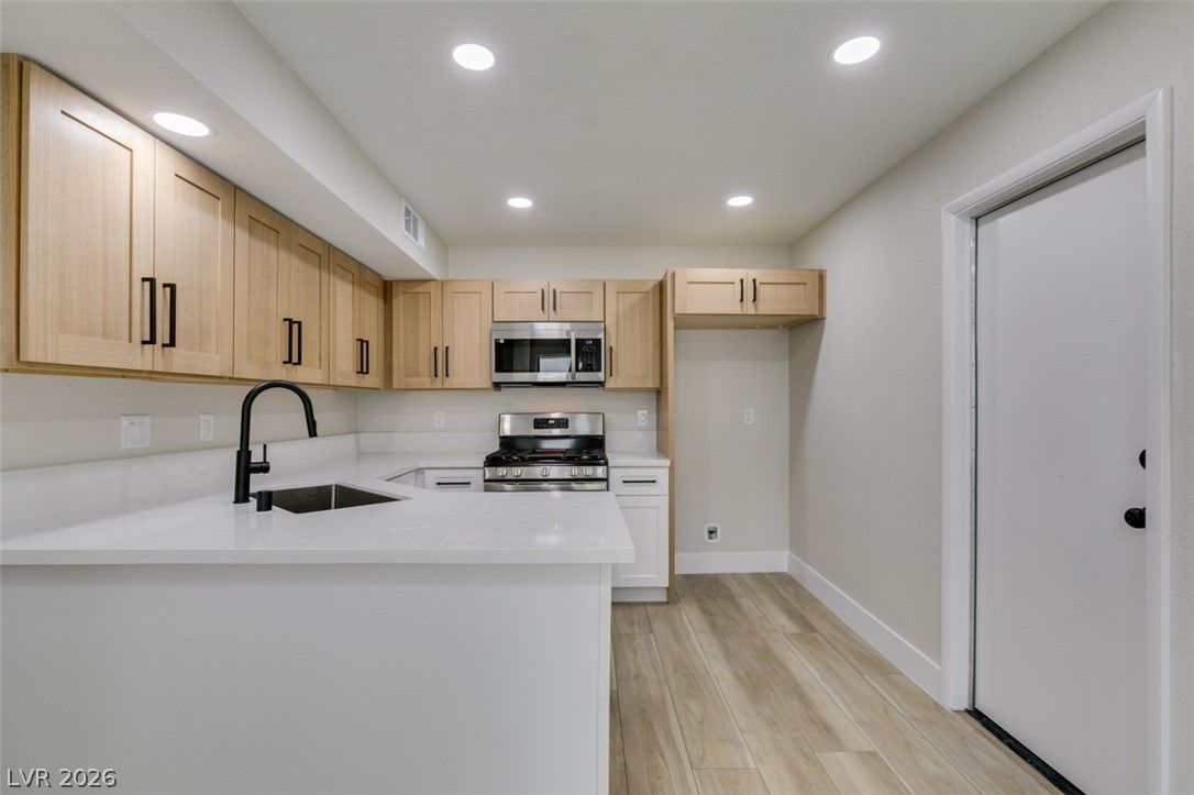 59 Sirnoble Street — photo 2