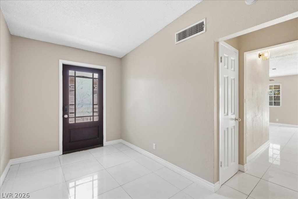 5333 Longridge Avenue — photo 2