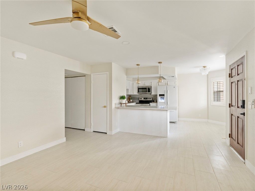 1325 Pinto Rock Lane 102 — photo 4 of 19