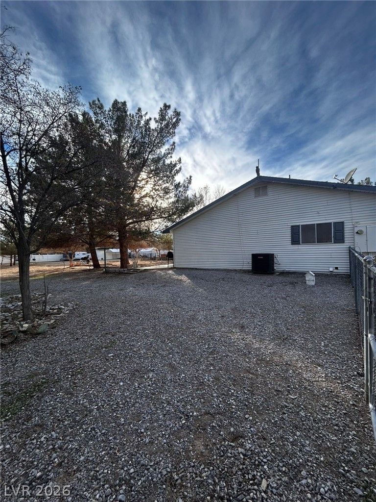 2481 East Falcon Street — photo 3