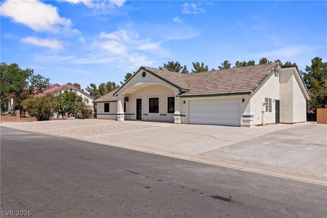 2024 Lou Adams Avenue — photo 3