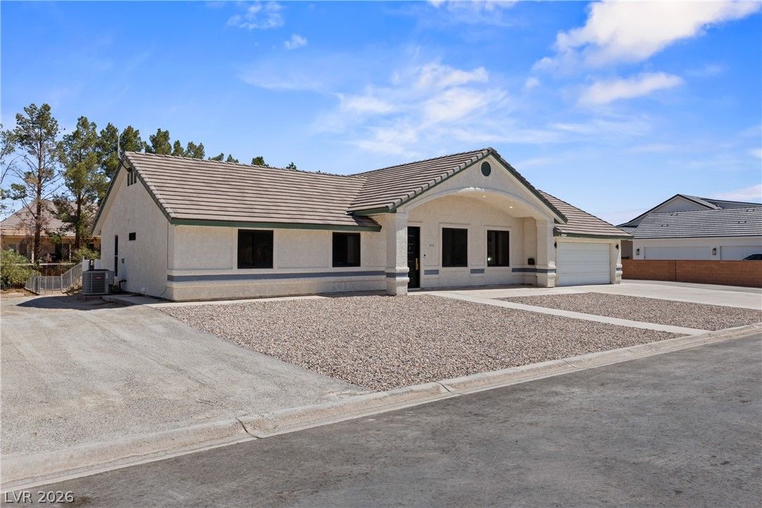 2024 Lou Adams Avenue — photo 4