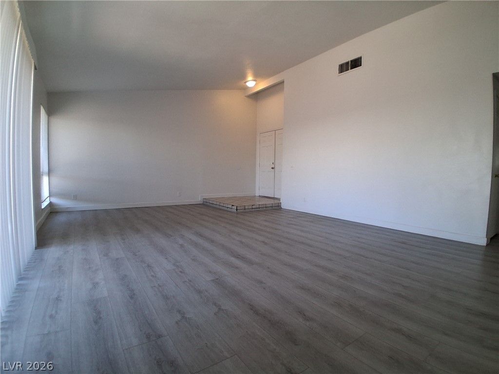 2348 Florence Avenue — photo 3 of 14