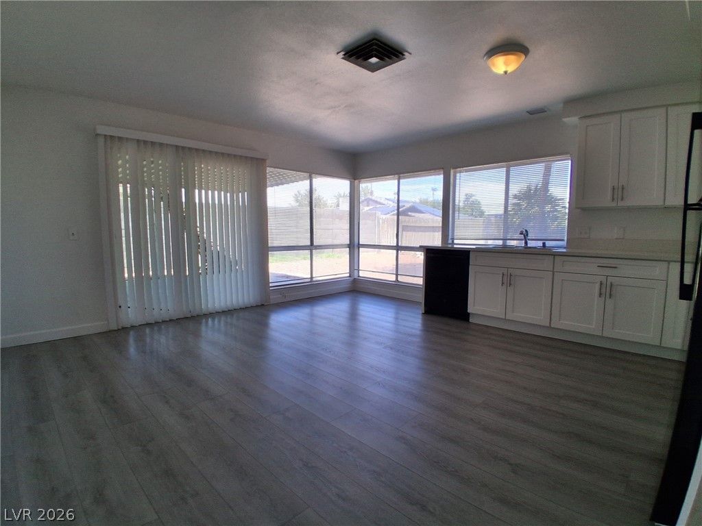 2348 Florence Avenue — photo 4 of 14