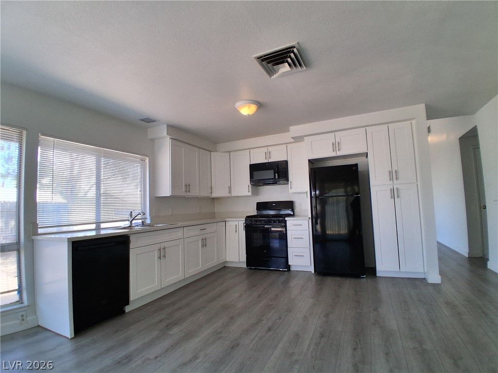 2348 Florence Avenue — photo 5 of 14