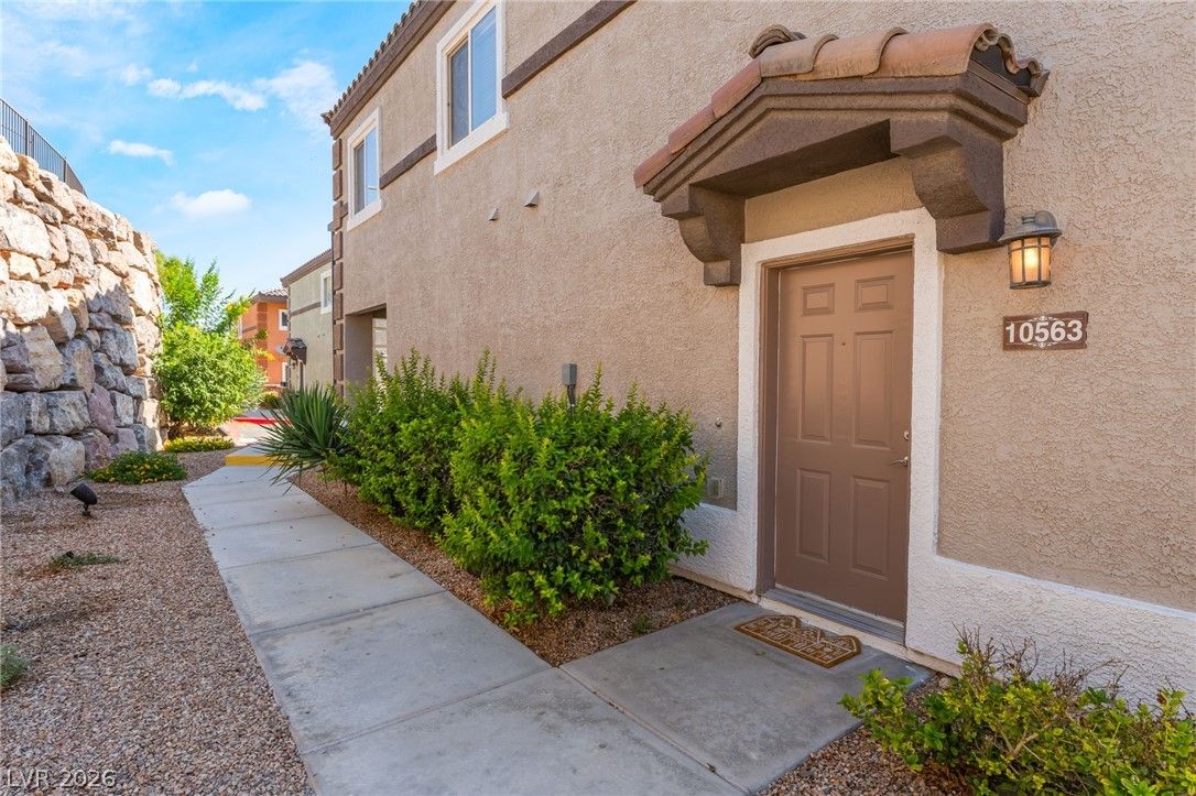 10563 GOLD SHADOW Avenue — photo 1