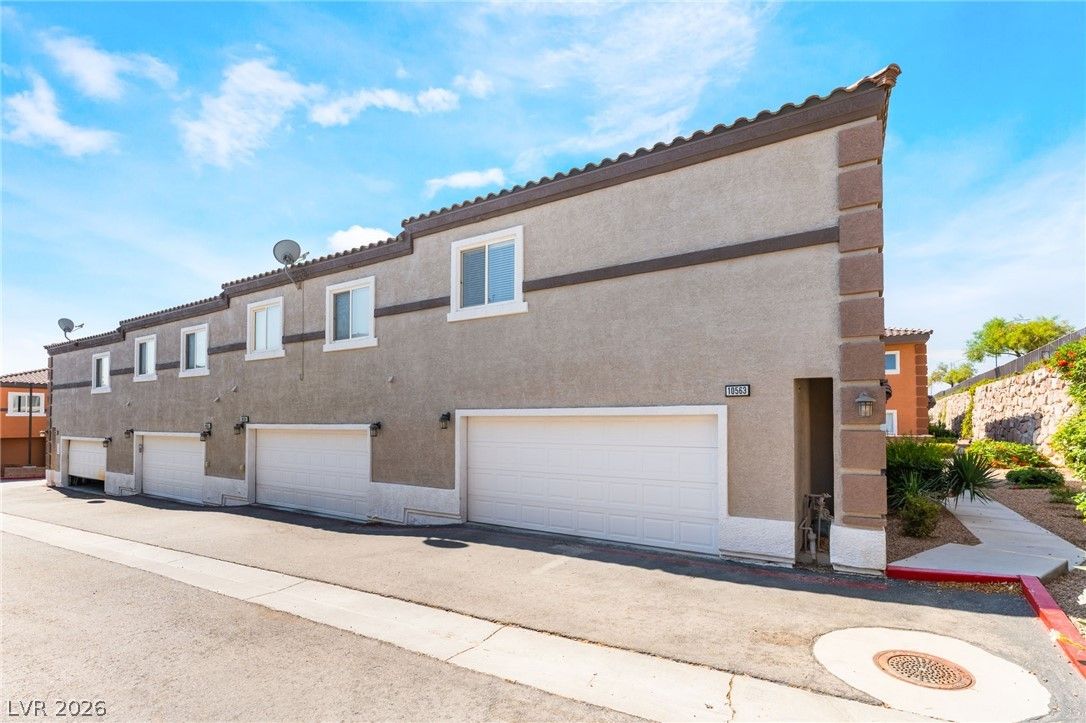 10563 GOLD SHADOW Avenue — photo 4