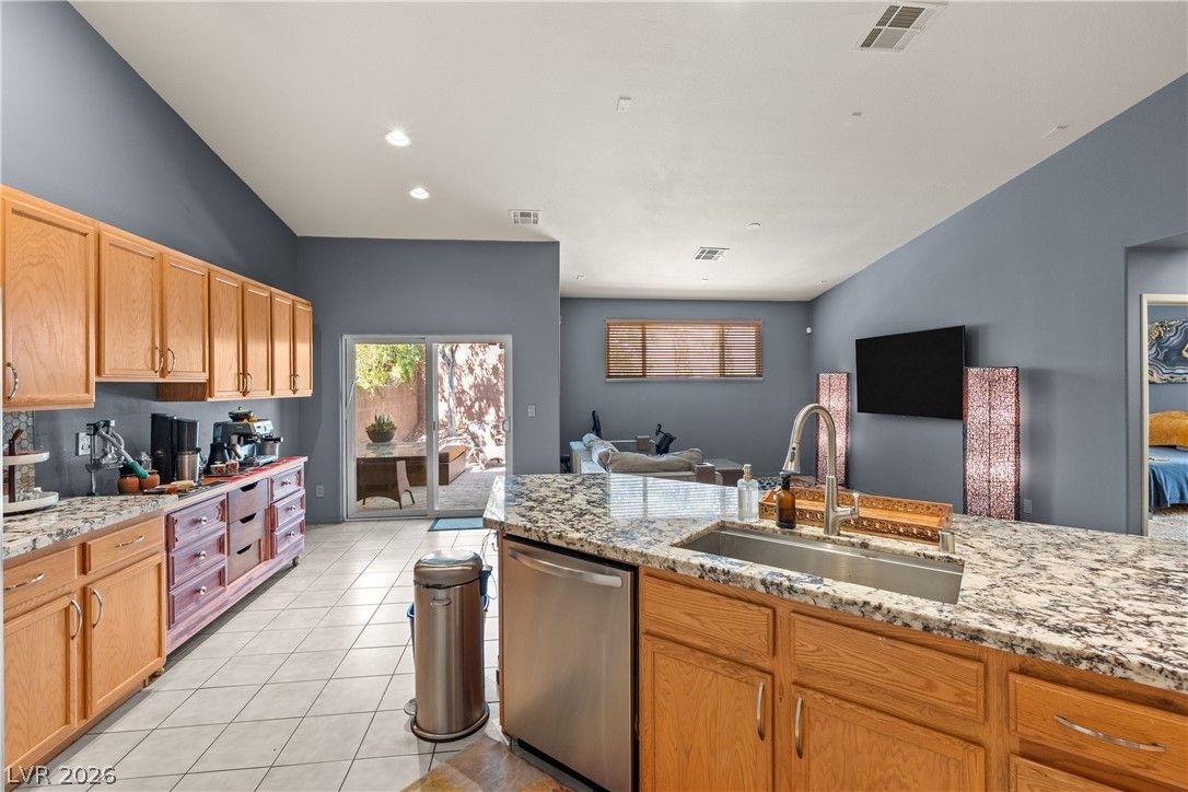 6163 Bayard Street — photo 5 of 29