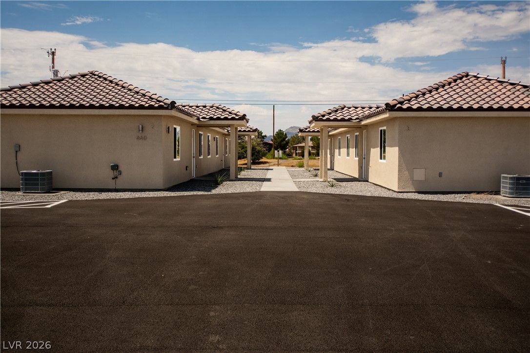 660 San Lorenzo Street — photo 3 of 26