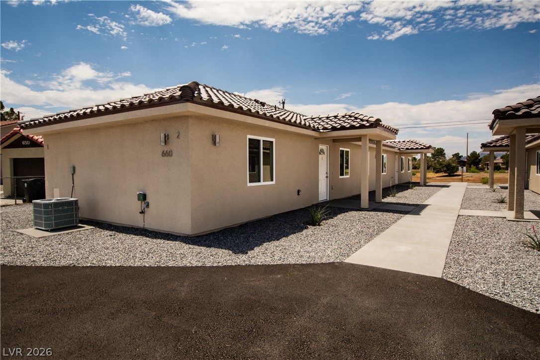 660 San Lorenzo Street — photo 4 of 26