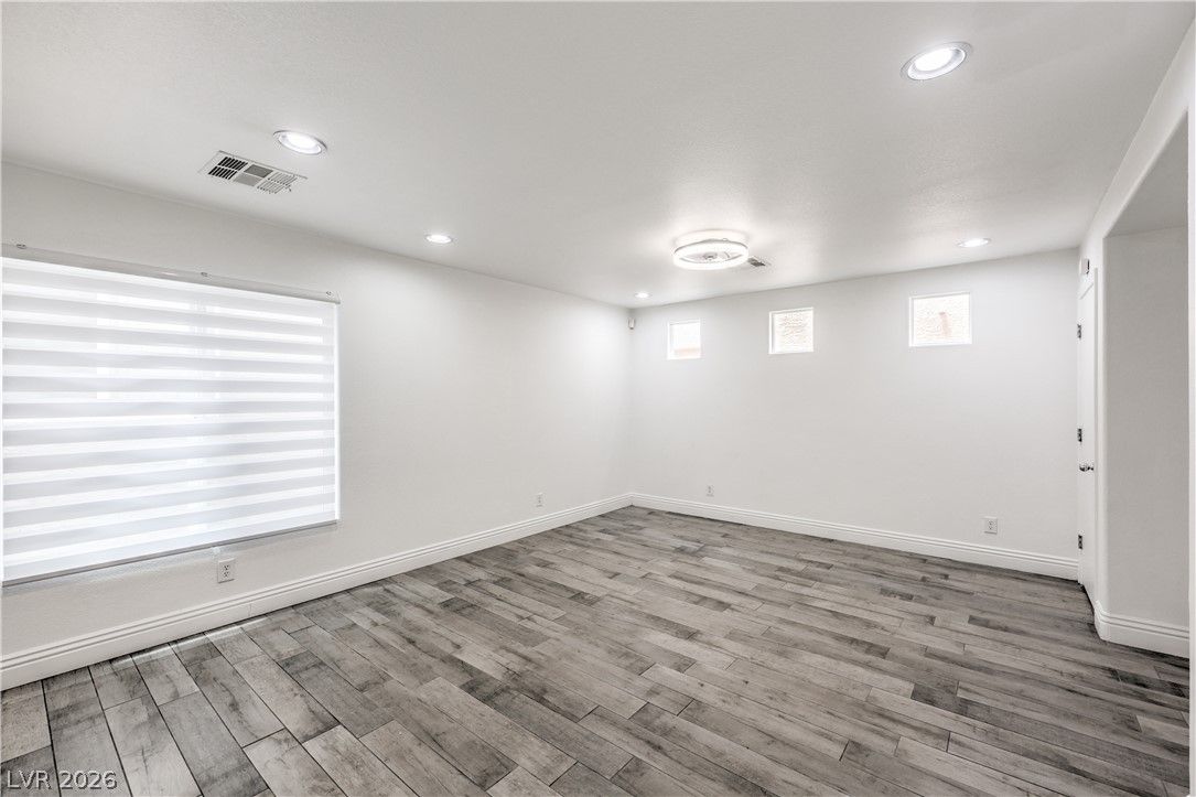 9052 Silk Threads Avenue — photo 4