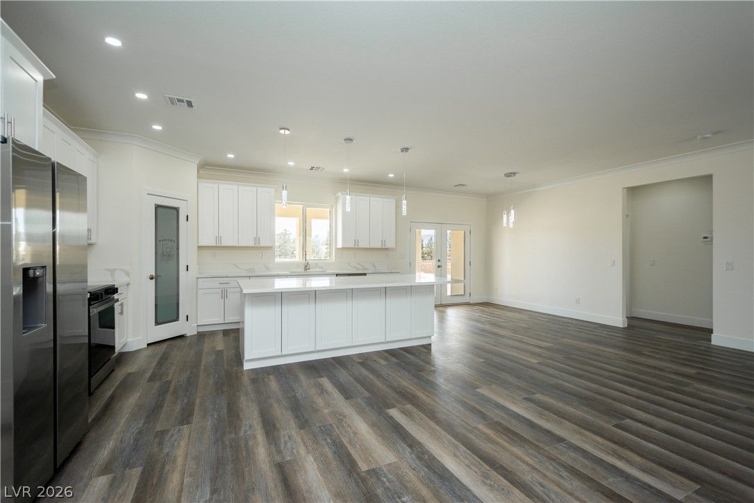 1351 Huckleberry Street — photo 2