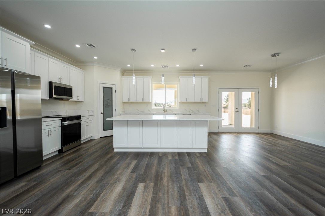 1351 Huckleberry Street — photo 3
