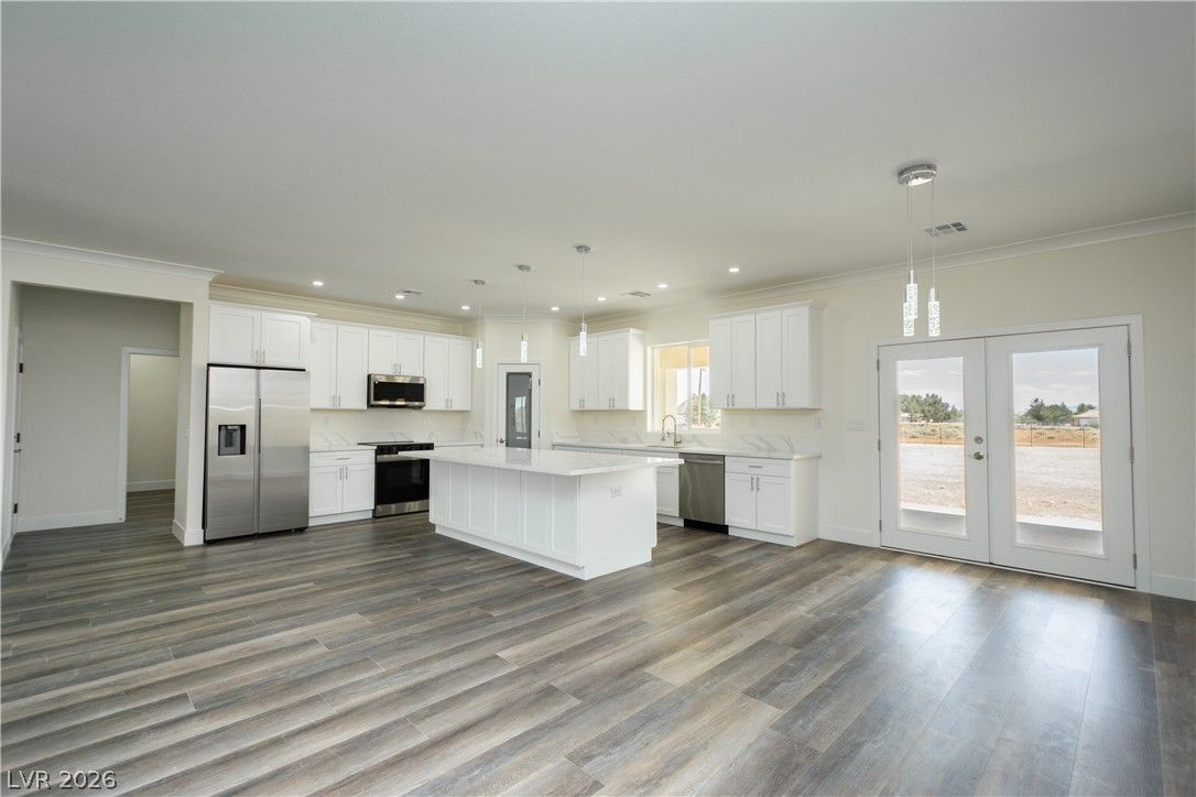 1351 Huckleberry Street — photo 4