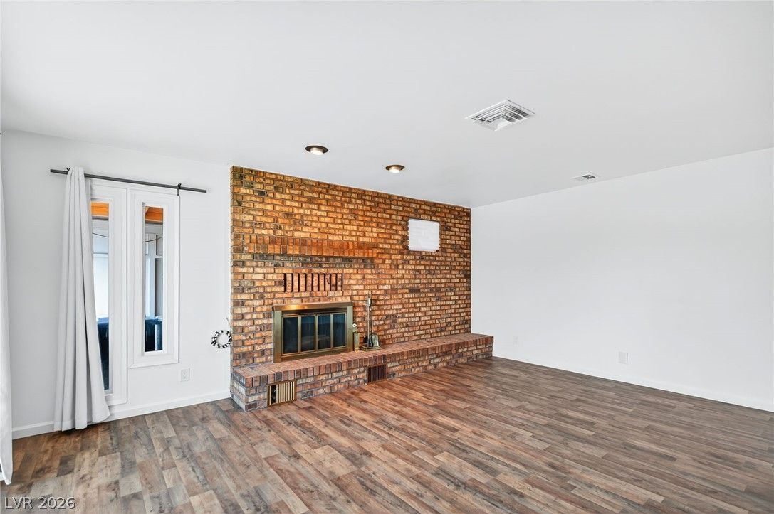 572 Federal Street — photo 3 of 25