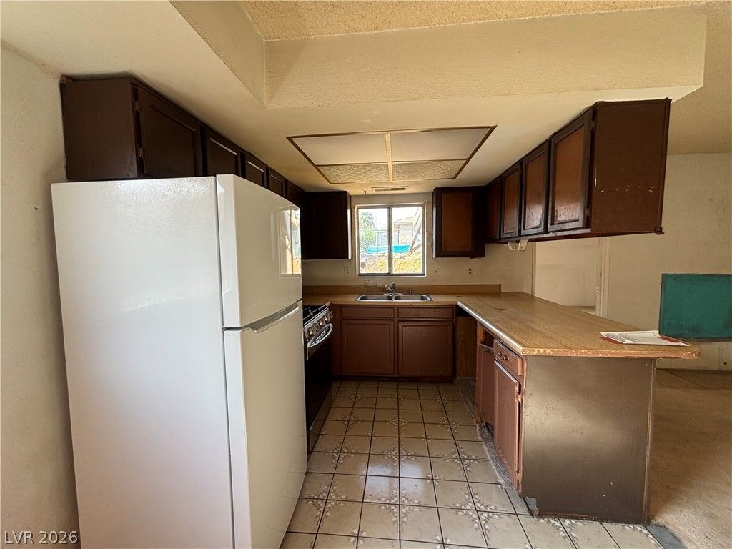 528 Close Avenue — photo 2