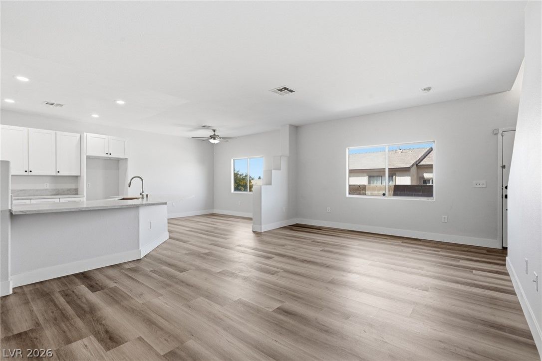 2050 North Los Feliz Street 179 — photo 3 of 20