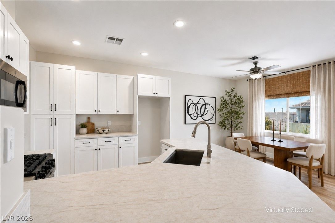 2050 North Los Feliz Street 179 — photo 4 of 20
