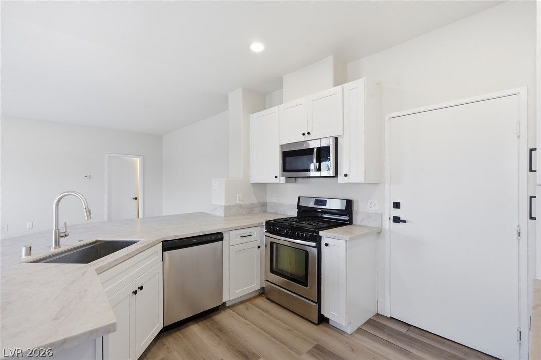 2050 North Los Feliz Street 179 — photo 5 of 20