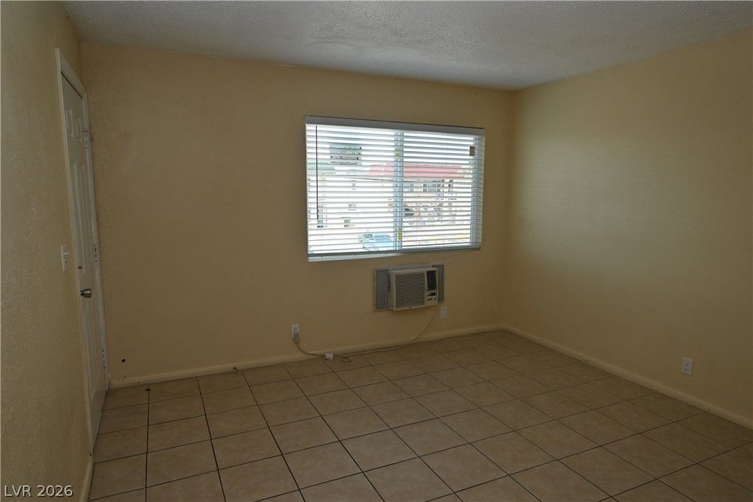 3021 East Carey Avenue 4 — photo 3 of 9