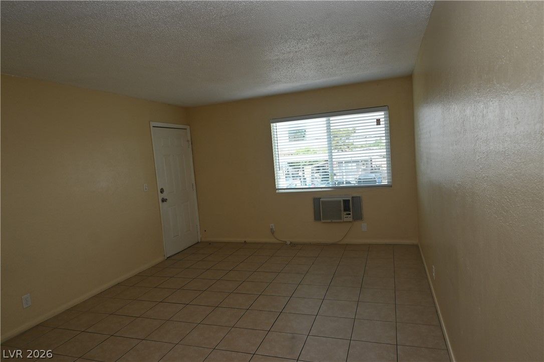 3021 East Carey Avenue 4 — photo 4 of 9
