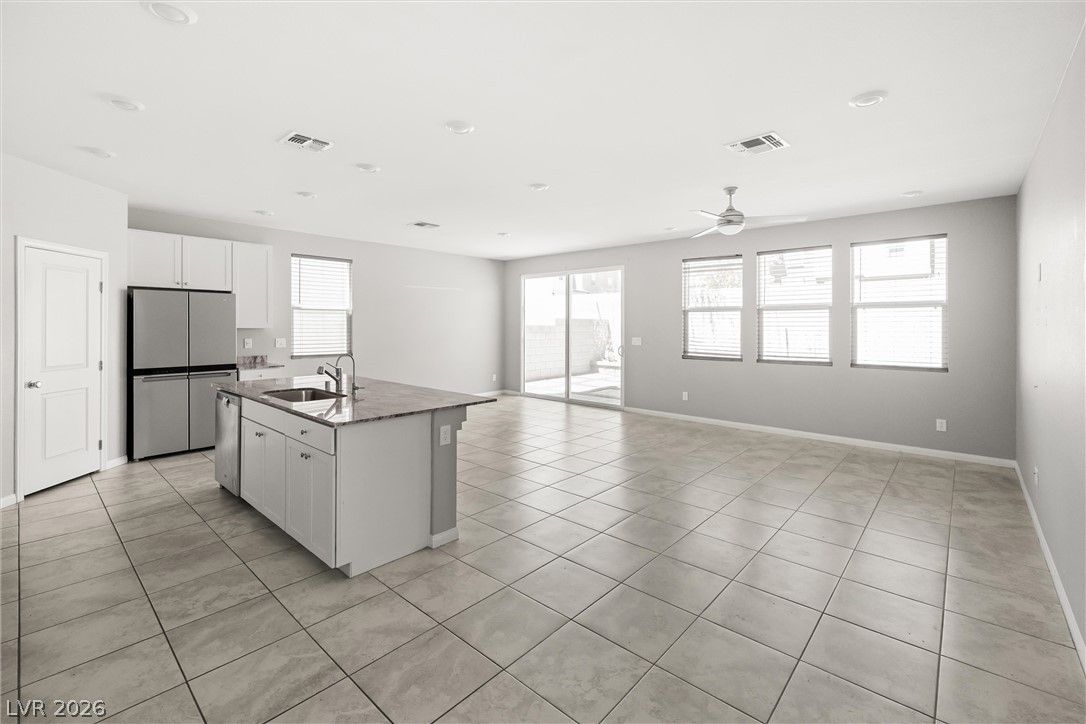 10163 Kings Amethyst Street — photo 3 of 18