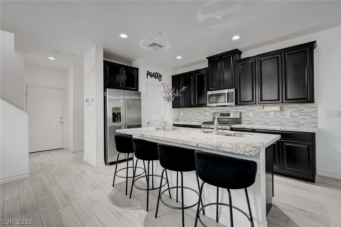 830 Star Estates Avenue — photo 3