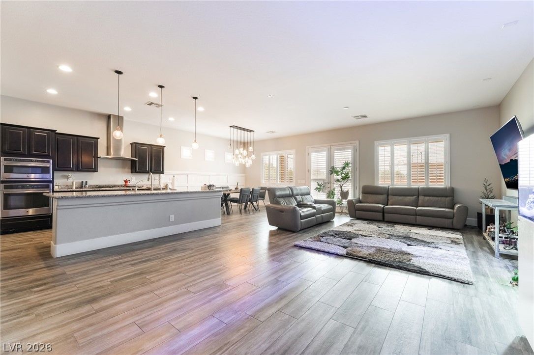 8157 Gilespie Street — photo 3