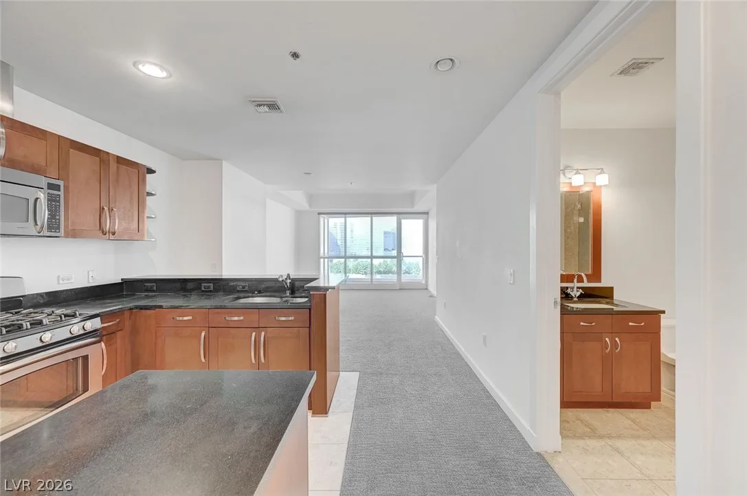 4575 DEAN MARTIN Drive 1203 — photo 3