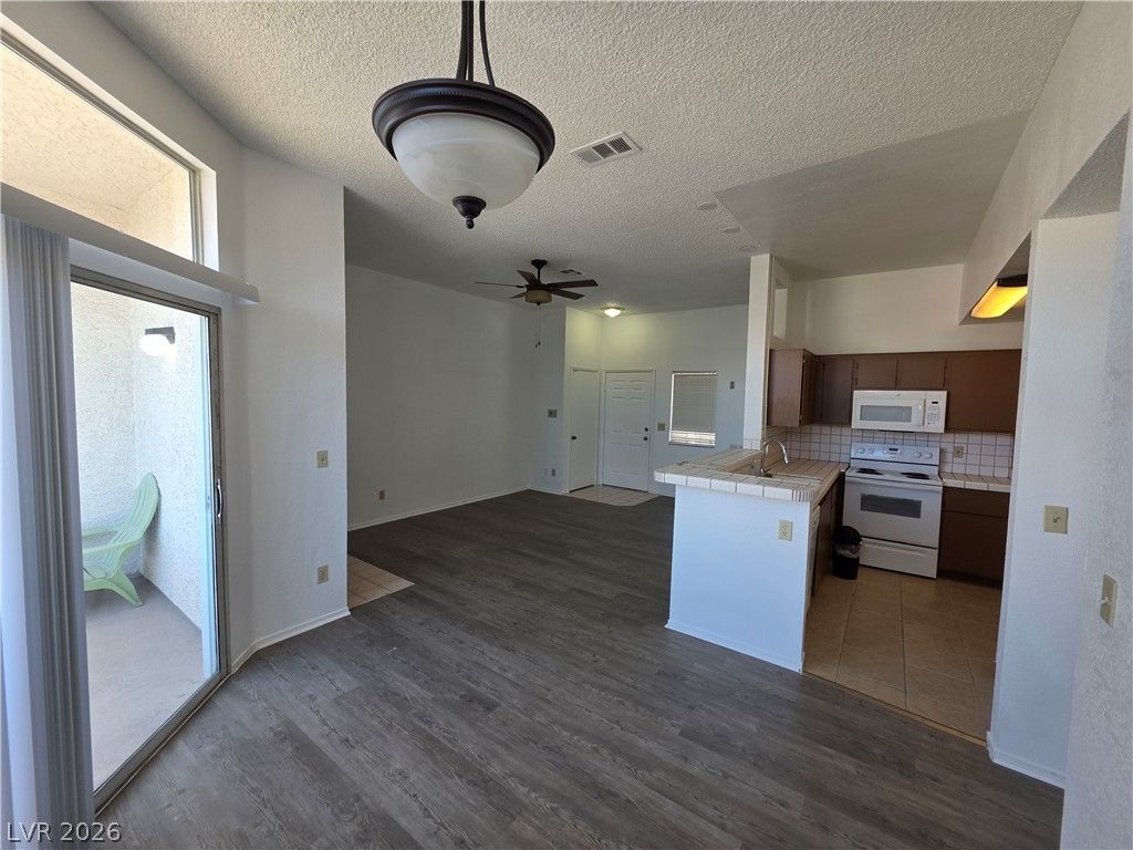 3150 Soft Breezes Drive 2166 — photo 3 of 26