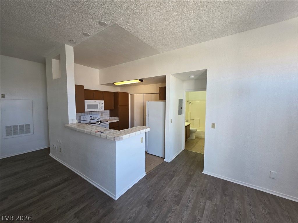 3150 Soft Breezes Drive 2166 — photo 5 of 26