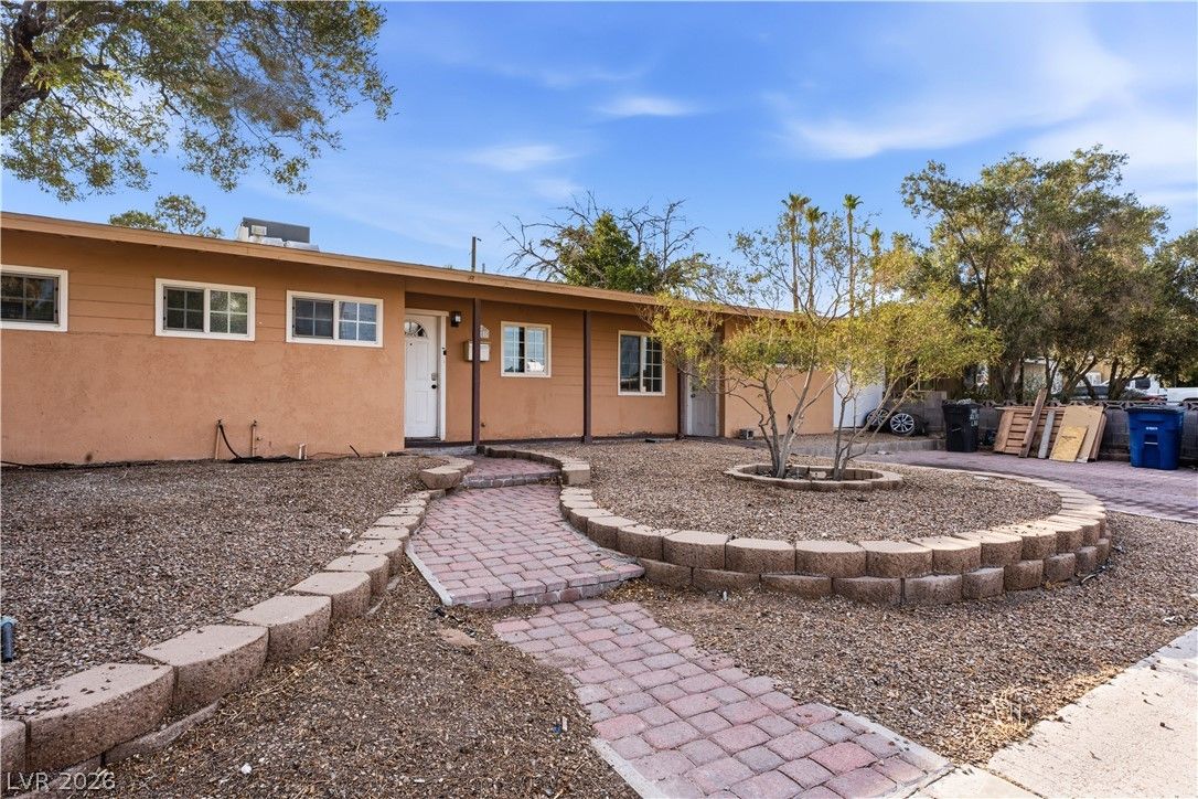 1001 Silver Lake Drive — photo 2