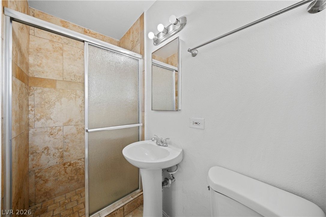 1001 Silver Lake Drive — photo 3