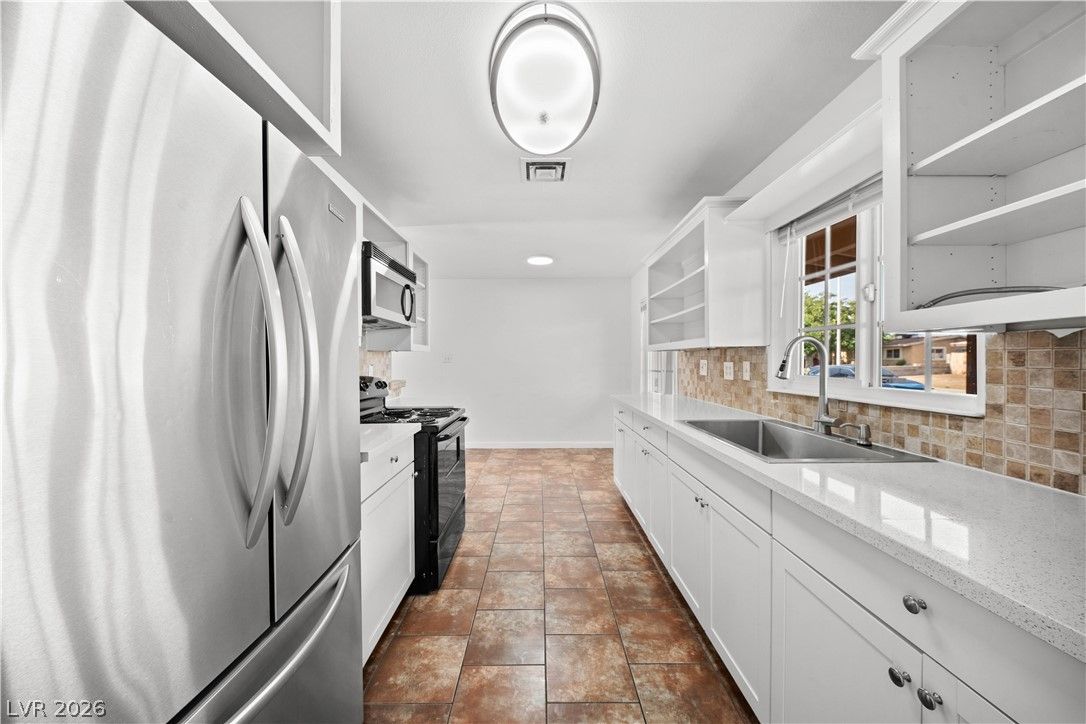 1001 Silver Lake Drive — photo 4