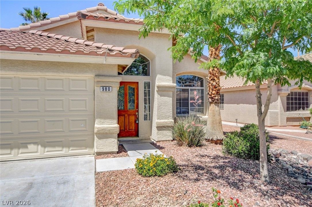980 Sand Coral Drive — photo 4