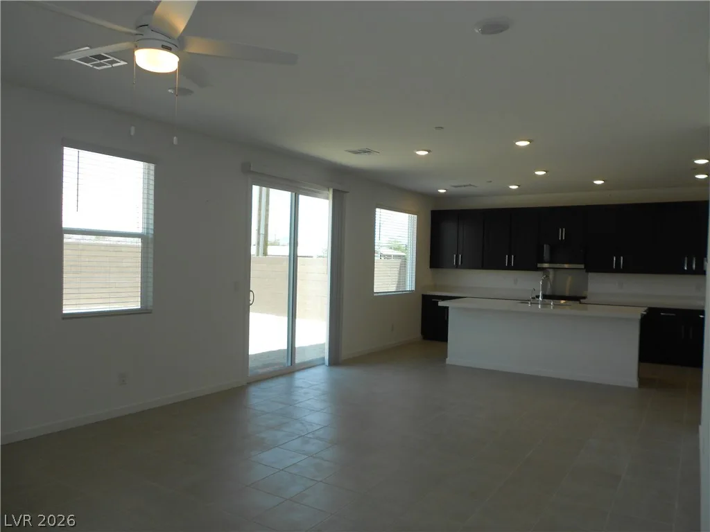 324 Lupton Avenue — photo 2