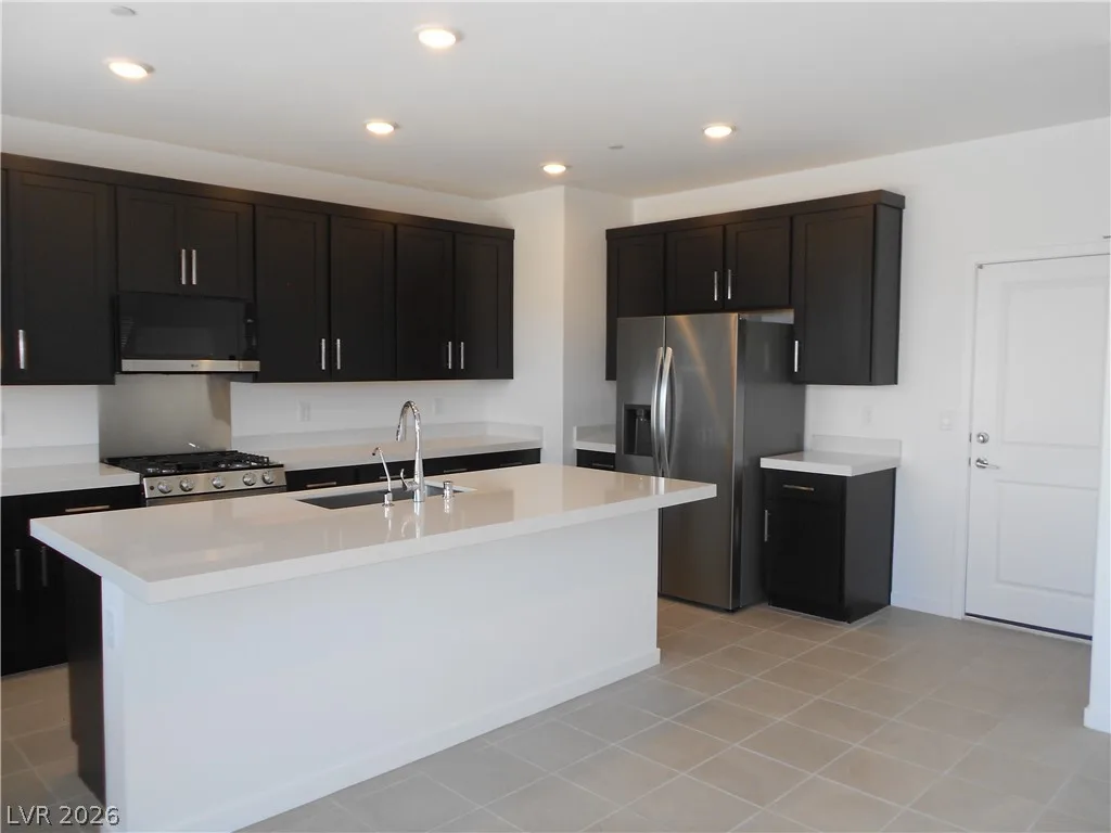 324 Lupton Avenue — photo 3