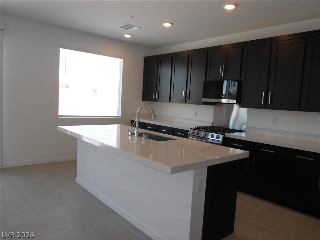 324 Lupton Avenue — photo 4