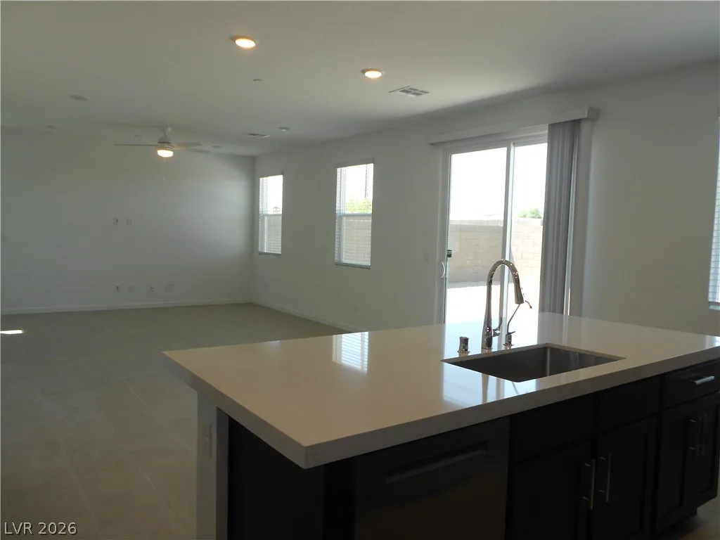 324 Lupton Avenue — photo 5